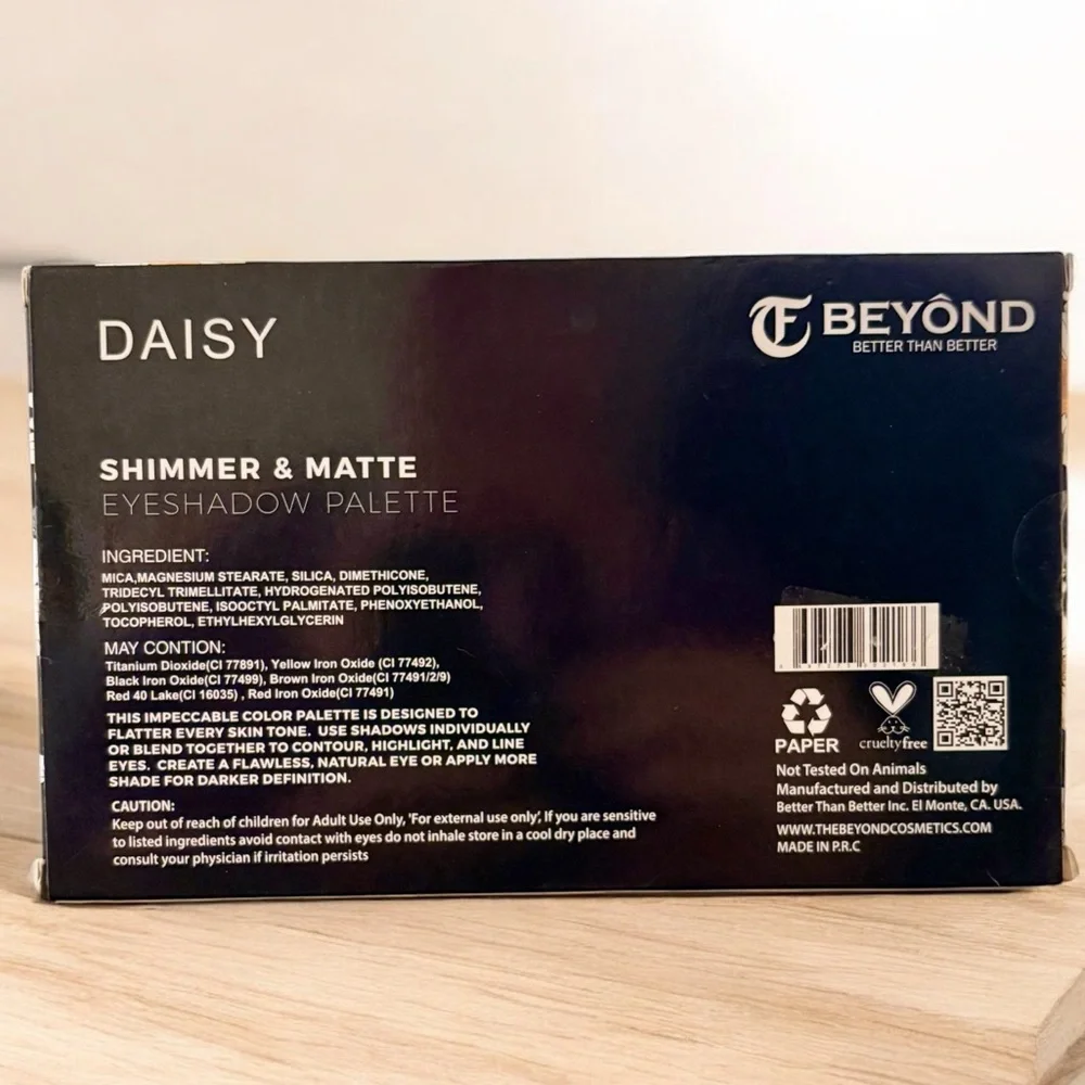 💎 BEYOND DAISY Shimmer & Matte Highly Pigment Professional Eyeshadow Palette.